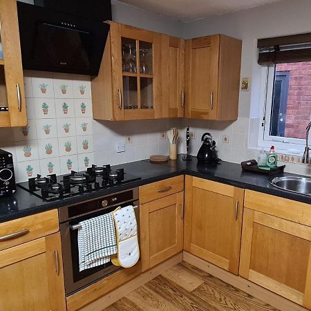Spacious, 5 Bed House For 9 In Chester Bagian luar foto