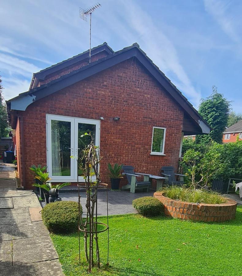 Spacious, 5 Bed House For 9 In Chester Bagian luar foto