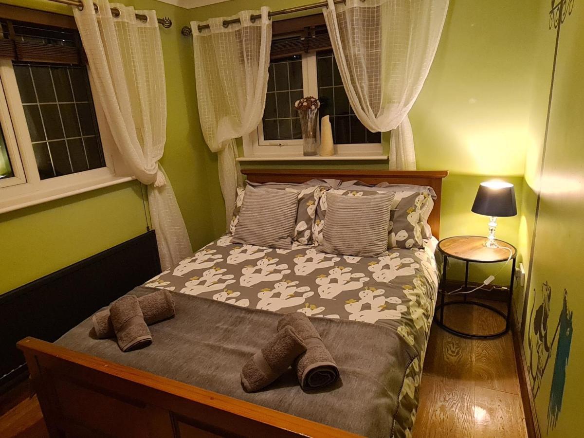 Spacious, 5 Bed House For 9 In Chester Bagian luar foto