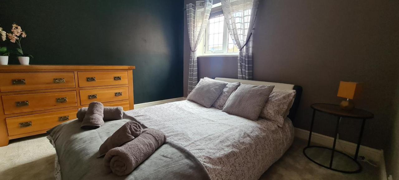 Spacious, 5 Bed House For 9 In Chester Bagian luar foto