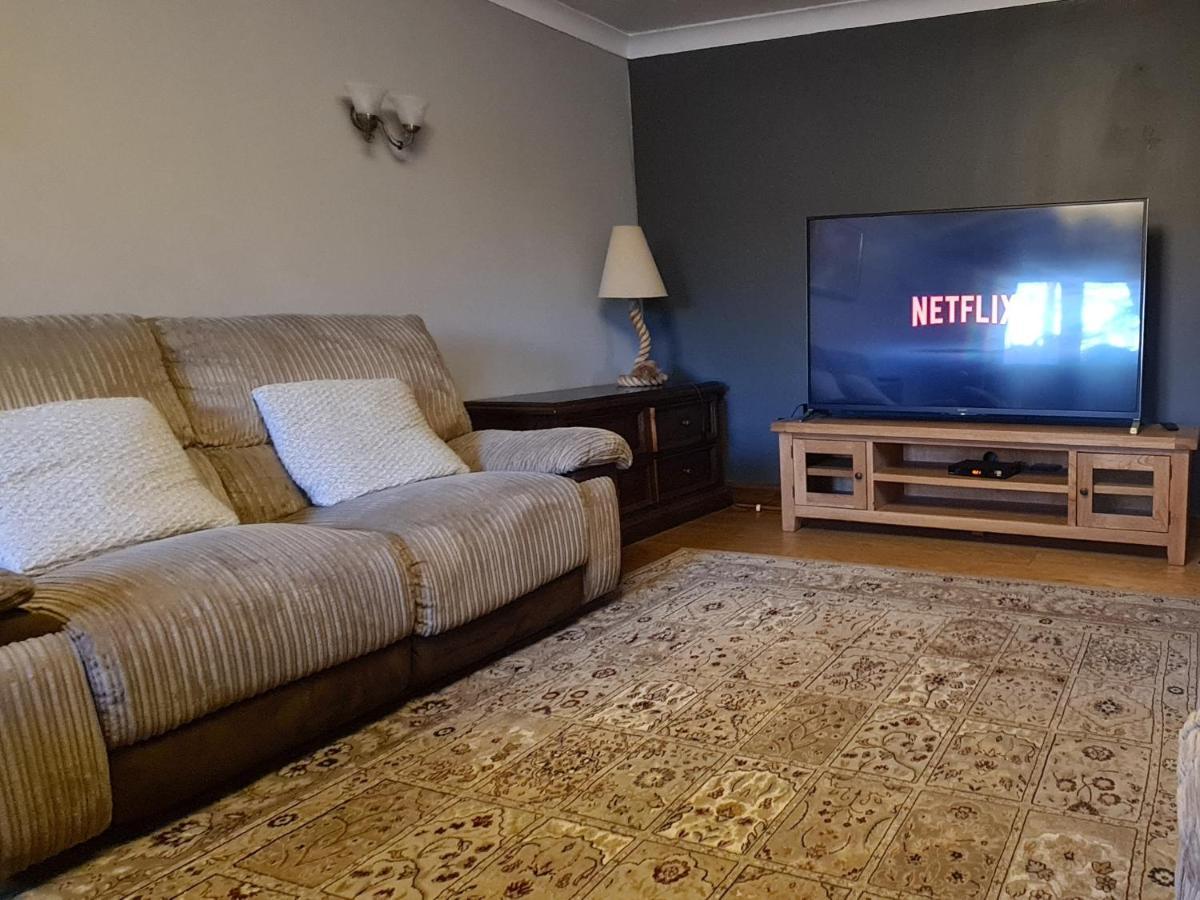 Spacious, 5 Bed House For 9 In Chester Bagian luar foto
