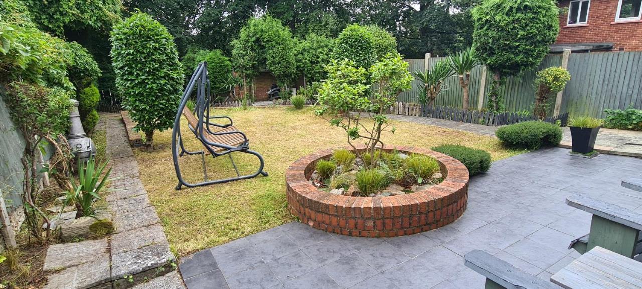 Spacious, 5 Bed House For 9 In Chester Bagian luar foto