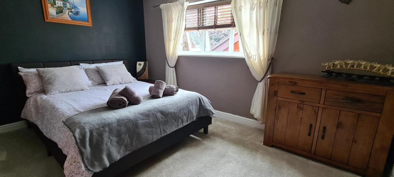 Spacious, 5 Bed House For 9 In Chester Bagian luar foto
